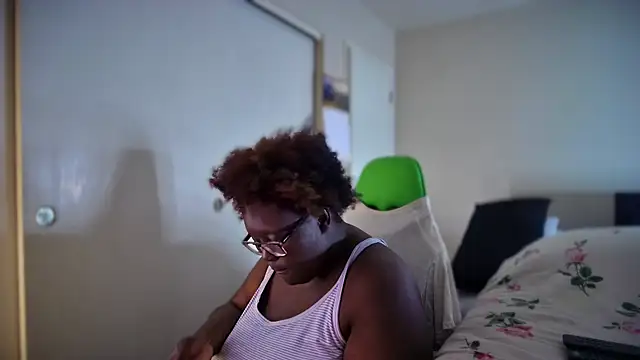 Snapshot of Yagurl__west chatting on 7, 2, 2026 Yagurl west online show from 7, 2, 2026