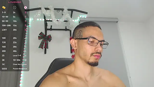 Snapshot of russthiago chatting on 25, 12, 2024 russthiago online show from 25, 12, 2024