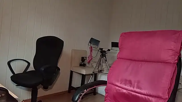 Snapshot of Rainfish chatting on 16, 9, 2025 Rainfish online show from 16, 9, 2025