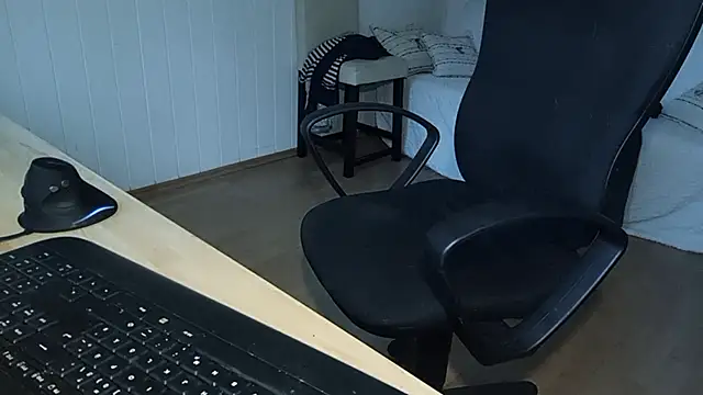 Snapshot of Rainfish chatting on 17, 10, 2025 Rainfish online show from 17, 10, 2025