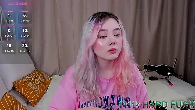   KawaiiYuki   online show from 23, 1, 2025