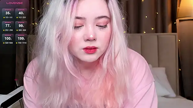   KawaiiYuki   online show from 24, 1, 2025