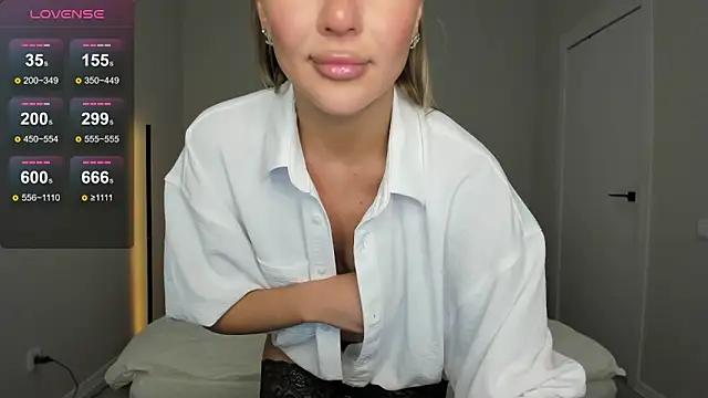 Snapshot of sarahphyllis chatting on 8, 6, 2026 sarahphyllis online show from 8, 6, 2026
