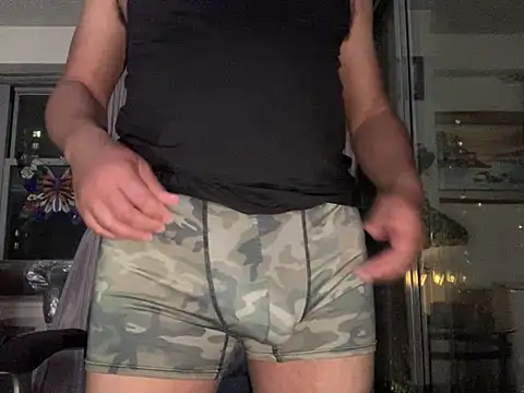 Snapshot of ThickDick_Daddy chatting on 8, 5, 2026 ThickDick Daddy online show from 8, 5, 2026