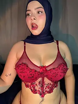 Snapshot of aneesa_darzi chatting on 8, 11, 2025 aneesa darzi online show from 8, 11, 2025