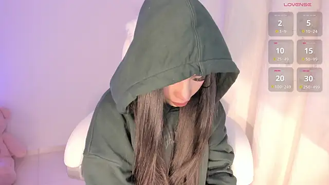 Snapshot of LauraSweett chatting on 4, 11, 2025 LauraSweett online show from 4, 11, 2025