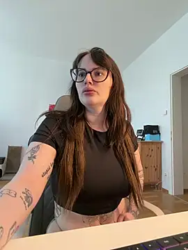Snapshot of Mona-Peaches chatting on 19, 5, 2026 Mona-Peaches online show from 19, 5, 2026