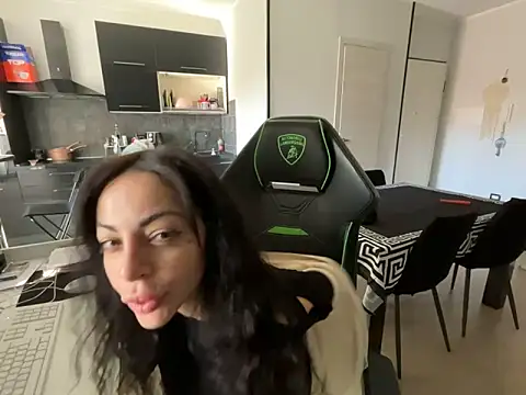 Chloe Ricci online show from 11, 11, 2025