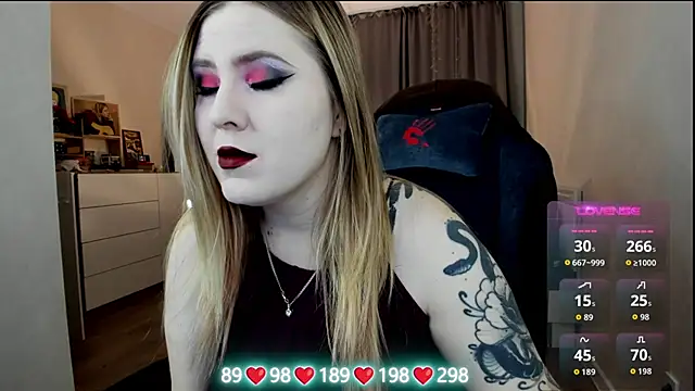 Olivia Munk online show from 3, 12, 2025