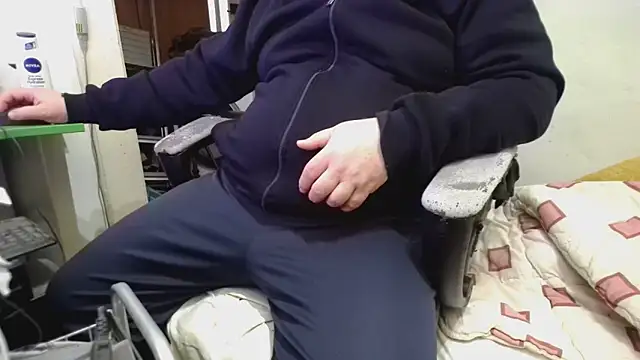 Snapshot of tipko123 chatting on 18, 11, 2025 tipko123 online show from 18, 11, 2025