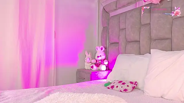 smiling  girl2 online show from 13, 1, 2026