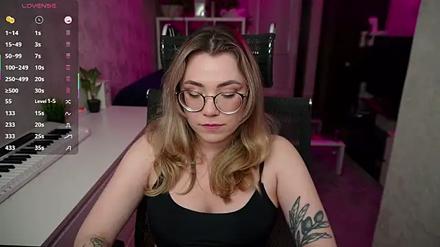 Snapshot of RemyCute chatting on 2, 10, 2025 RemyCute online show from 2, 10, 2025