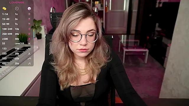 Snapshot of RemyCute chatting on 4, 10, 2025 RemyCute online show from 4, 10, 2025