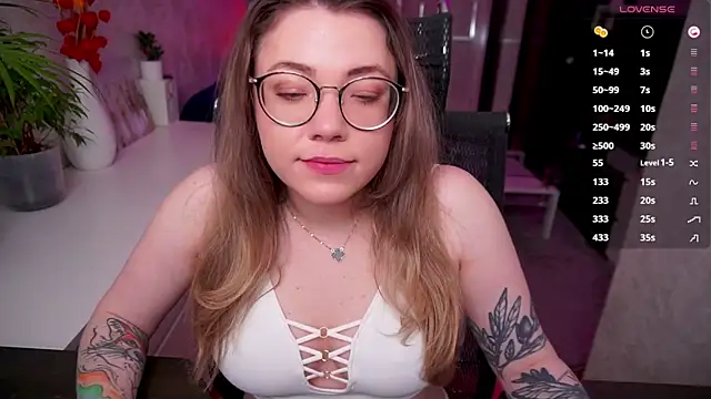 Snapshot of RemyCute chatting on 7, 5, 2026 RemyCute online show from 7, 5, 2026