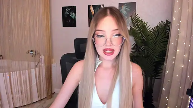 FloweryLove 1 online show from 12, 2, 2025