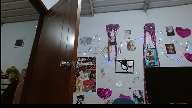 Saray extrovert  online show from 13, 2, 2025