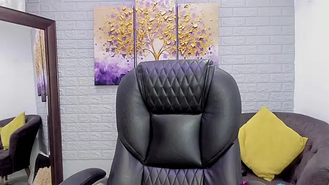 Paula Desousa online show from 9, 11, 2025