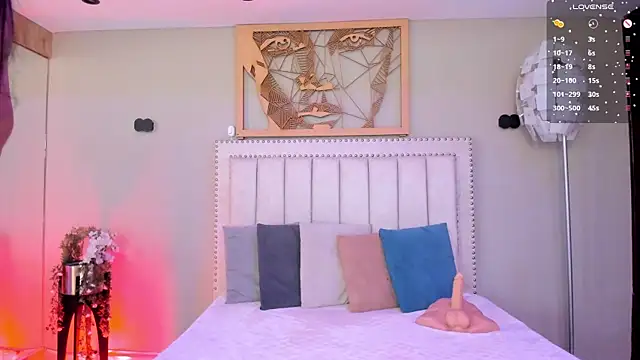 Paula Desousa online show from 11, 4, 2026