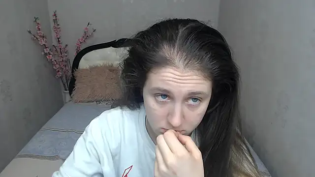 Holliy Cooper online show from 4, 2, 2026