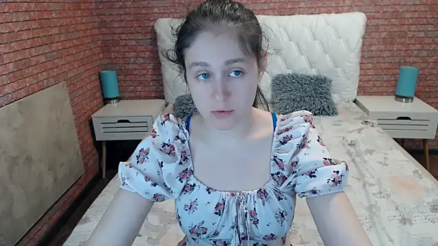 Snapshot of Holliy_Cooper chatting on 13, 7, 2026 Holliy Cooper online show from 13, 7, 2026