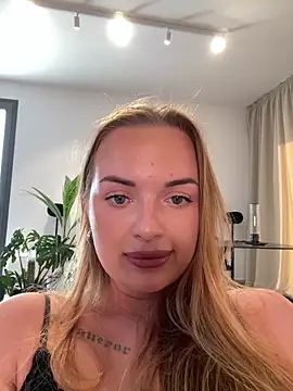 ElenaRebelle online show from 9, 11, 2025