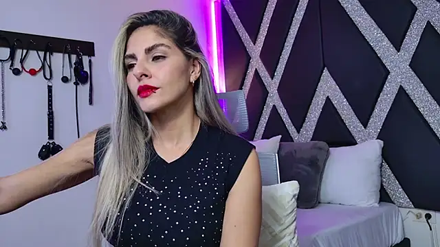 blonde cat15 online show from 4, 2, 2026