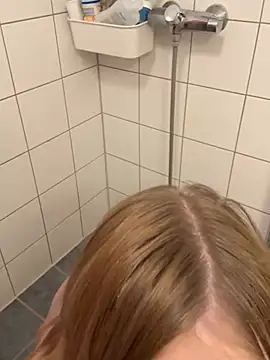 Snapshot of lilleambi chatting on 5, 2, 2025 lilleambi online show from 5, 2, 2025