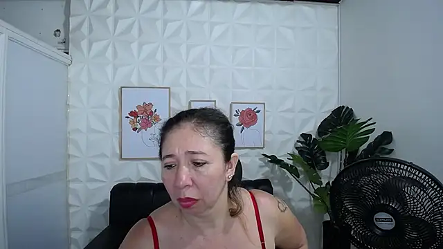 Snapshot of Valentinaa_mature chatting on 8, 2, 2025 Valentinaa mature online show from 8, 2, 2025