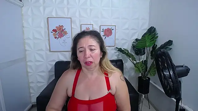 Snapshot of Valentinaa_mature chatting on 14, 2, 2025 Valentinaa mature online show from 14, 2, 2025