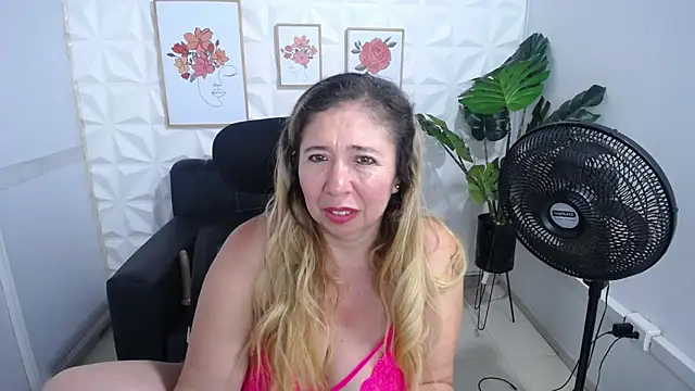 Snapshot of Valentinaa_mature chatting on 20, 2, 2025 Valentinaa mature online show from 20, 2, 2025
