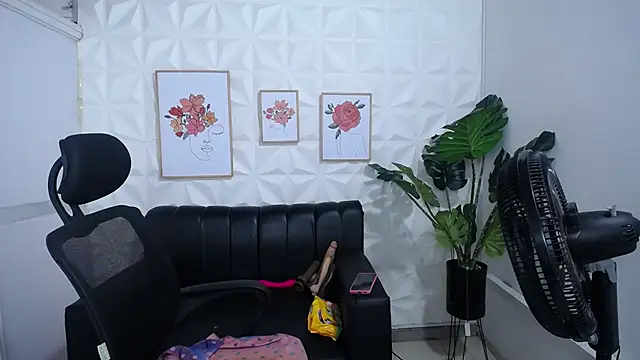Snapshot of Valentinaa_mature chatting on 27, 2, 2025 Valentinaa mature online show from 27, 2, 2025