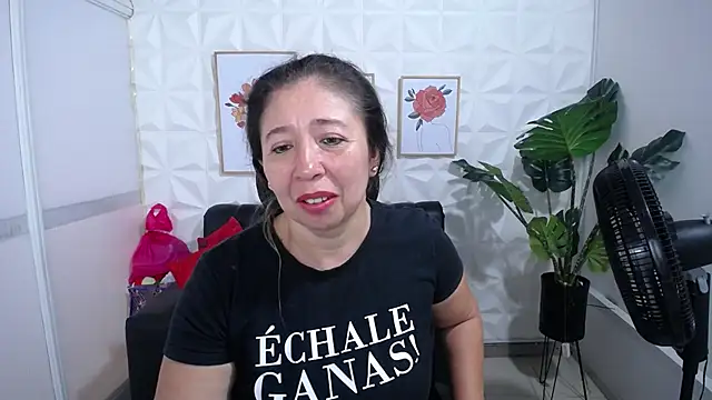 Snapshot of Valentinaa_mature chatting on 14, 3, 2025 Valentinaa mature online show from 14, 3, 2025