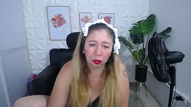 Snapshot of Valentinaa_mature chatting on 23, 3, 2025 Valentinaa mature online show from 23, 3, 2025