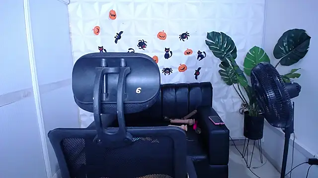 Snapshot of Valentinaa_mature chatting on 1, 10, 2025 Valentinaa mature online show from 1, 10, 2025