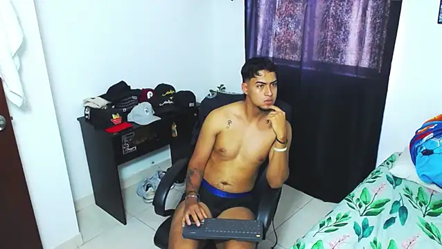 Snapshot of matias_bianco chatting on 4, 1, 2025 matias bianco online show from 4, 1, 2025