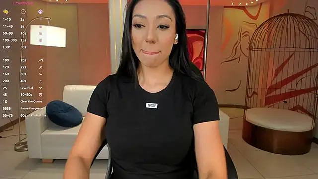 LizzHamilton   online show from 14, 11, 2025