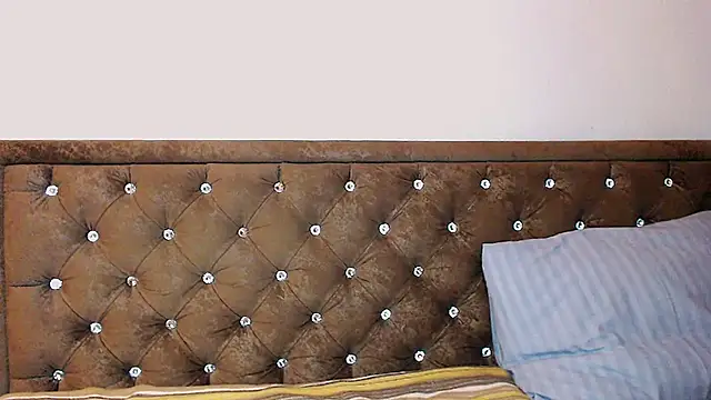 Sara4uu online show from 15, 12, 2025