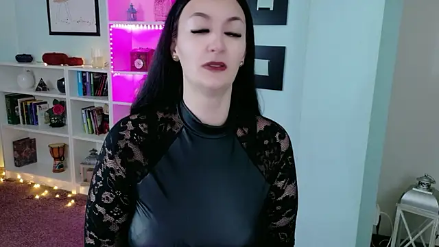 BrianaJoy online show from 4, 3, 2026