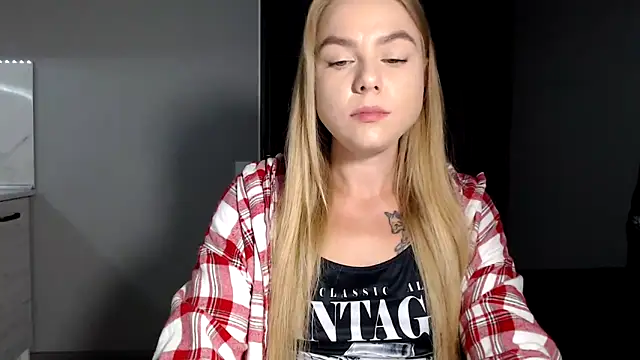 Snapshot of Sunbeam_ chatting on 16, 9, 2025 Sunbeam online show from 16, 9, 2025