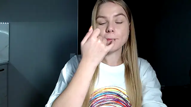 Snapshot of Sunbeam_ chatting on 15, 10, 2025 Sunbeam online show from 15, 10, 2025