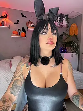 Snapshot of DaniDusan_ chatting on 18, 10, 2025 DaniDusan  online show from 18, 10, 2025