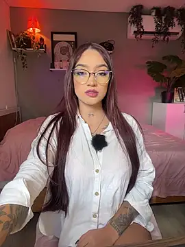 Snapshot of DaniDusan_ chatting on 2, 11, 2025 DaniDusan  online show from 2, 11, 2025